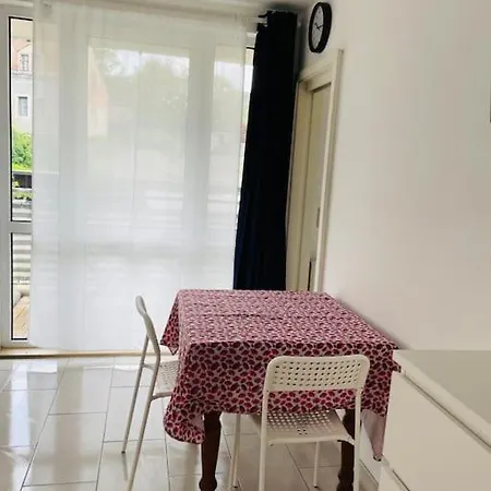 Studio-apartment Mit Balkon *