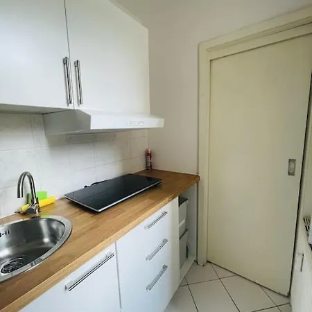 Studio-apartment Mit Balkon