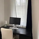 Studio-apartment Mit Balkon Apartament *
