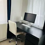 Studio-apartment Mit Balkon Apartament *