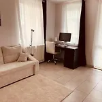 Studio-apartment Mit Balkon Apartament *