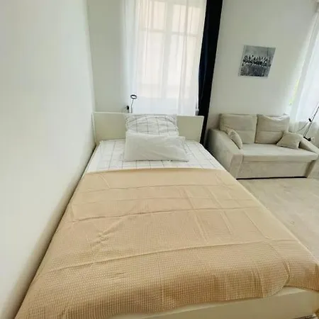 Studio-apartment Mit Balkon