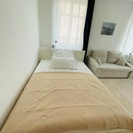 Studio-apartment Mit Balkon Apartman