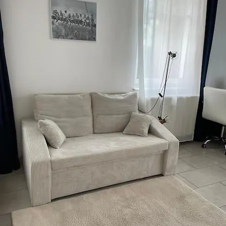 Studio-apartment Mit Balkon Apartman