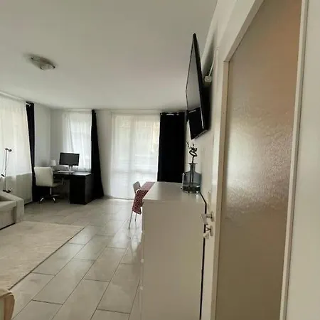 Studio-apartment Mit Balkon Dresda