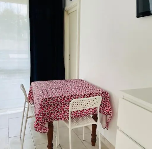 Studio-apartment Mit Balkon Apartman