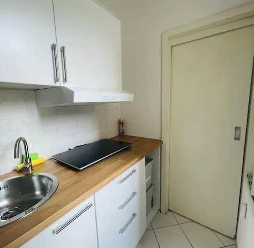 Studio-apartment Mit Balkon